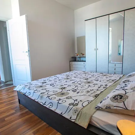 Apartment Marineta 8 *